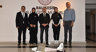 Edremit Anadolu İmam Hatip Lisesi KOCASEYİT İHA Takımı'ndan İl Milli Eğitim Müdürü Murat Demir’e Ziyaret