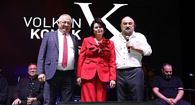 Edremit'te Cumhuriyet'in 101. Yılı Volkan Konak Coşkusuyla Kutlandı