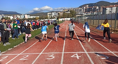 Edremit’te Cumhuriyetimizin 101. Yılı Atletizm Koşu Yarışları Yapıldı