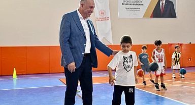 Gençlik ve Spor İl Müdürü Adem Özalp, BM 75. Yıl Gençlik Merkezi’nde Gençlerle Buluştu