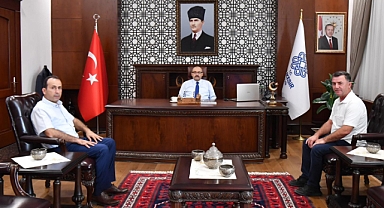 İvrindi Belediye Meclis Üyesi Ramazan Arslantekin ve Gümeli Mahalle Muhtarı Bilal Yalazı’dan Vali İsmail Ustaoğlu’na Ziyaret