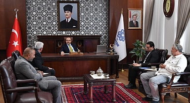 Vali İsmail Ustaoğlu, Muhtarlarla Bir Araya Geldi: Ayvalık ve Edremit İlçelerinin Sorunları Masaya Yatırıldı