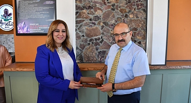 Vali İsmail Ustaoğlu'ndan Dursunbey Balat İşleyen Eller Kadın Kooperatifi'ne Ziyaret