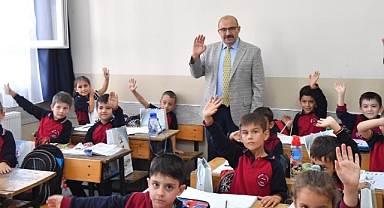 Vali İsmail Ustaoğlu'ndan Dursunbey Üçeylül İlkokulu'na Ziyaret