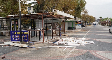 Akçay Sahilinde Büfeler Kaldırılıyor: Çevre Düzenlemeleri Devam Ediyor