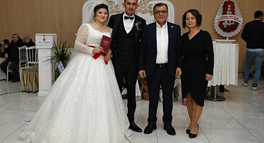 Altıeylül Belediye Başkanı Hakan Şehirli, Genç Çiftin Nikah Törenine Katıldı