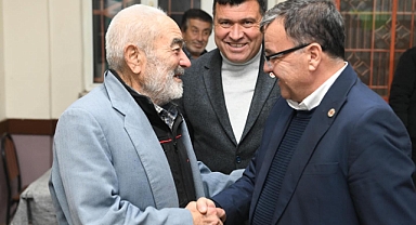 Altıeylül Belediye Başkanı Hakan Şehirli, Halalca Mahallesi’nde Komşularıyla Bir Araya Gelerek Sohbet Etti