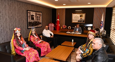 Altıeylül Belediye Başkanı Şehirli, Ayna Halk Oyunları Ekibi'ni Ağırladı