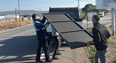 Ayvalık Belediyesi, İzinsiz Reklam Panolarını Kaldırdı, Cezai Yaptırım Uyarısı