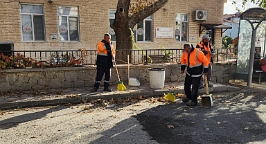 Ayvalık Belediyesi, Mahallem Temiz Hareketi Kapsamında 150 Evler Mahallesi'ni Baştan Sona Temizledi