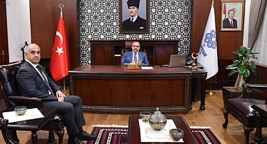 Ayvalık Polis Moral Eğitim Merkezi Müdürü Alpay Atıcı’dan Vali İsmail Ustaoğlu’na Nezaket Ziyareti