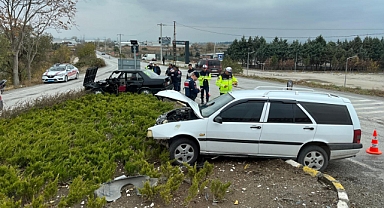 Balıkesir Altıeylül’de Çift Taraflı Kaza: 2 Yaralı