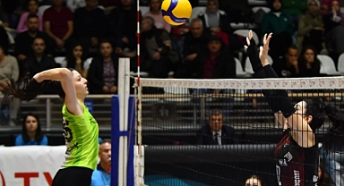 Balıkesir Büyükşehir Belediyespor Kadın Voleybol Takımı Liderliği ve Yenilmezlik Serisini Sürdürüyor!
