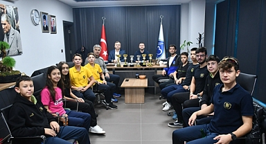 Balıkesir Büyükşehir Belediyespor'un Triatlon Şampiyonlarından Anlamlı Ziyaret