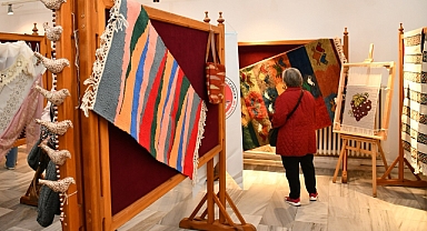 Balıkesir'de Kadın Emeği ve Geleneksel El Sanatları Sergisi Açıldı