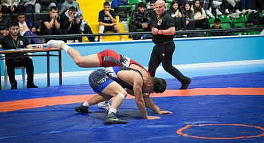 Balıkesir’de Okul Sporları Güreş Müsabakaları Sona Erdi, Başarılı Sporcular Ödüllerini Aldı