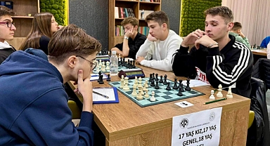 Balıkesir'de Satranç İl Birinciliği ve Yurtlar Arası Turnuva Başladı