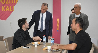 Balıkesir Gençlik ve Spor İl Müdürü Adem Özalp, Ayhan Songar ve Zağnos Paşa Yurtlarında Öğrencilerle Buluştu