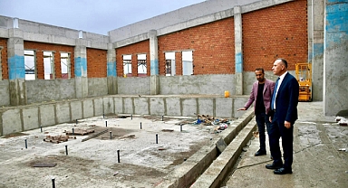 Balıkesir Gençlik ve Spor İl Müdürü Adem Özalp, Bandırma Gençlik Merkezi ve Yüzme Havuzu İnşaatını İnceledi