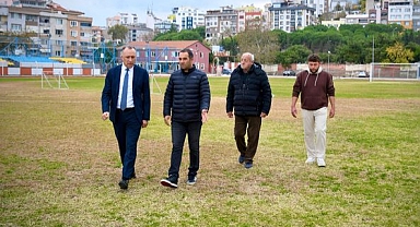 Balıkesir Gençlik ve Spor İl Müdürü Adem Özalp, Erdek'teki Futbol Sahası ve Tesislerde İncelemelerde Bulundu