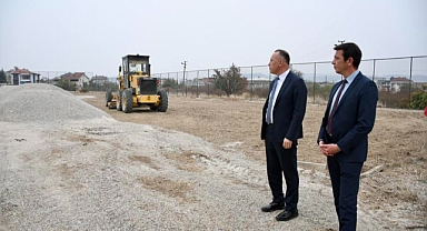 Balıkesir Gençlik ve Spor İl Müdürü Adem Özalp, Susurluk Gençlik Merkezi ve Karşıyaka Sahasında İncelemelerde Bulundu