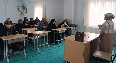 Balıkesir İl Müftülüğü, Aile ve Dinî Rehberlik Seminerleri ile Ailede Sorumluluk ve Ahlak Bilincini Aşılıyor