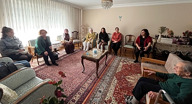 Balıkesir Kız Yurdu Öğrencilerinden Emekli Öğretmen Kadriye Gürel’e Anlamlı Ziyaret