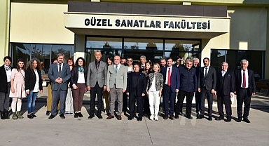 Balıkesir Üniversitesi Rektörü Prof. Dr. Yücel Oğurlu, Cumhuriyetimizin 101. Yılı Etkinlikleri Kapsamında Açılan Sergiyi Ziyaret Etti
