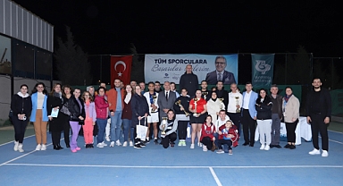 Bandırma Belediyesi’nden Cumhuriyet Coşkusuyla Tenis Etkinliği