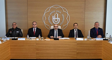 Bandırma Onyedi Eylül Üniversitesi 2024 Danışma Kurulu Toplantısı Vali İsmail Ustaoğlu’nun Katılımıyla Gerçekleşti