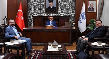 Bandırma Onyedi Eylül Üniversitesi Siyasi Tarih Anabilim Dalı Başkanı Prof. Dr. İsmail Şahin, Vali İsmail Ustaoğlu’nu Ziyaret Etti