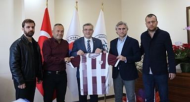 Bandırmaspor Yönetim Kurulu, Bandırma Ticaret Odası Başkanı’nı Ziyaret Etti
