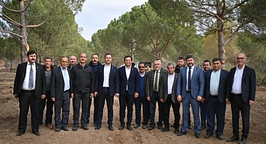 Başkan Ahmet Akın, Sındırgı’da İncelemelerde Bulundu ve İlçe Muhtarlarıyla Bir Araya Geldi