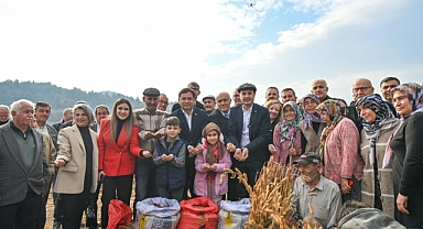 Başkan Akın, Susam Hasadında Çiftçilerle Bir Araya Geldi