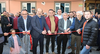 Başkan Önder Lapanta, İvrindi'de Yarenler Yün Ticaret’in Açılışını Gerçekleştirdi