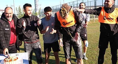 Bertuğ Bayar’a Sürpriz Doğum Günü Kutlaması