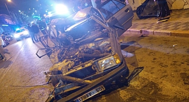 Dursunbey'de Feci Kaza: Kontrolden Çıkan Araç Park Halindeki 3 Araca Çarptı!