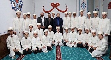 Edremit Belediye Başkan Vekili Kemal Kaya Öztoprak, Ağa Camii Kuran Kursu Öğrencilerinin İcazet Merasimine Katıldı