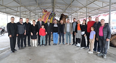Edremit Belediye Başkan Vekili Kemal Kaya Öztoprak ve Meclis Üyeleri, Deve Havut Hayrı'na Katıldı