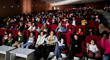 Edremit Belediyesi, Çocuklara Geleneksel Gölge Oyunu Karagöz&Hacivat’ı Sunuyor