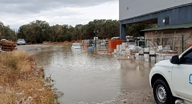Edremit Körfezi Yağmurla Sular Altında Kaldı: Akçay’da Mağduriyet Büyüyor