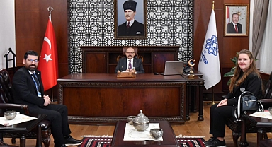 Egebil İmza Koleji Kurucu ve Okul Müdürü Sena Yılmaz, Vali İsmail Ustaoğlu'nu Ziyaret Etti