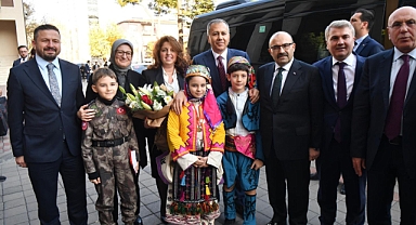 İçişleri Bakanı Ali Yerlikaya Balıkesir Valiliğini Ziyaret Etti, Şeref Defterini İmzaladı
