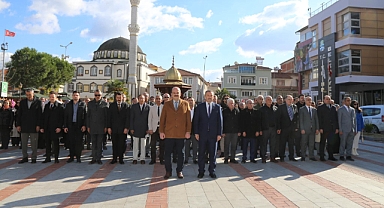 İvrindi’de 24 Kasım Öğretmenler Günü Atatürk Meydanı’nda Kutlandı