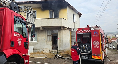 Kepsut'ta 2 Katlı Evde Çıkan Yangın Korkuttu