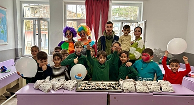 Marmara Adalar Belediyesi, Topağaç ve Saraylar Mahallelerinde Kasım Doğumlu Öğrenciler İçin Unutulmaz Bir Doğum Günü Kutlaması Düzenledi