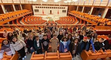 Milletvekili Ekrem Gökay Yüksel, Balıkesir Bilnet Okulları Öğrencilerini Mecliste Ağırladı