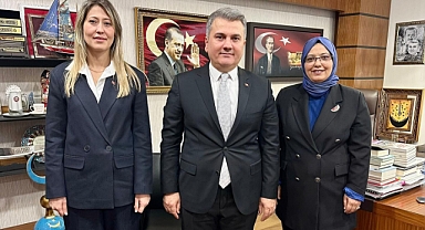 Mustafa Canbey’den Yeni İl Kadın Kolları Başkanı Münevver Gözhan’a Tebrik