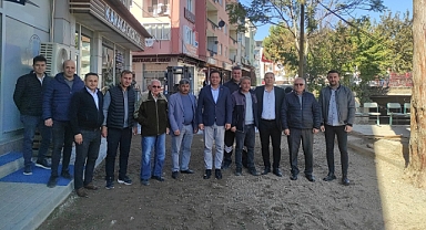 Sındırgı Belediye Başkanı Serkan Sak, Şerif Paşa Caddesi'ndeki Kilit Parke Taşı Döşeme Çalışmalarını İnceledi