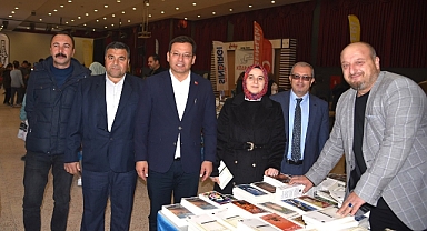 Sındırgı Belediye Başkanı Serkan Sak, Sındırgı Kitap Günleri’ni Ziyaret Etti